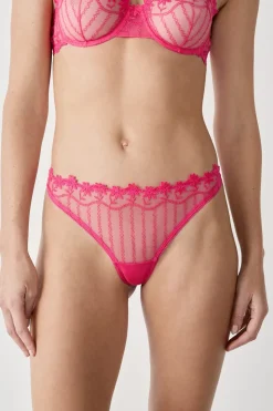 Tanga de tul con bordado floral