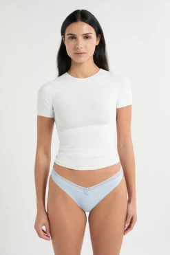 Tanga en forma de V de microfibra y encaje