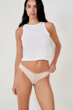 Tanga en V de microfibra y encaje