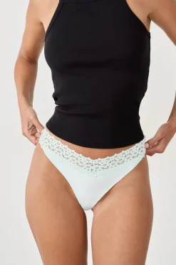 Tanga V-shape de microfibra y encaje