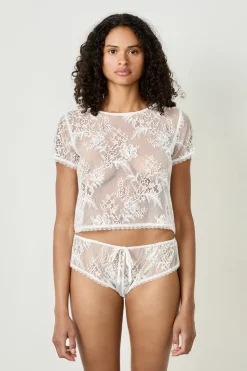 Top bordado de manga corta