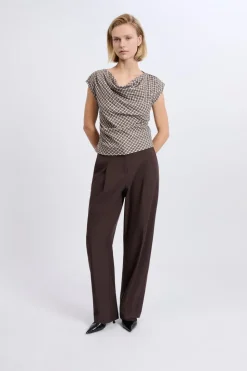 Top col bénitier à carreaux