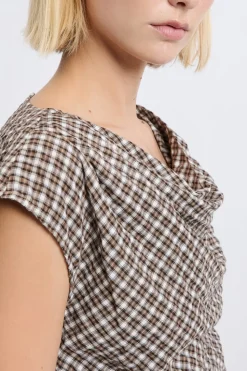 Top col bénitier à carreaux