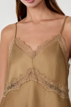 Top con cuello de encaje