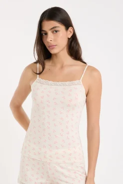 Top con detalles de encaje