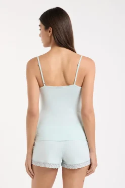 Top con detalles de encaje