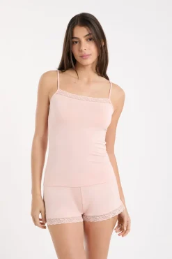 Top con detalles de encaje