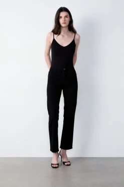 Top de mezcla de algodón con tirantes finos