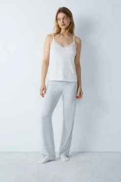 Top de modal con escote de encaje