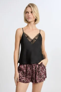 Top de satén con encaje