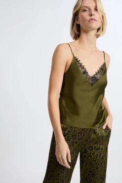 Top de satén con encaje