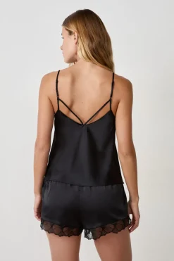 Top de satén con tirantes finos