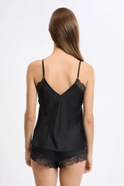 Top satinado con detalles de encaje