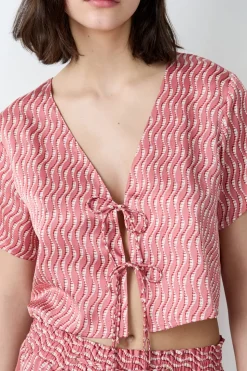 Top satinado estampado con lazos
