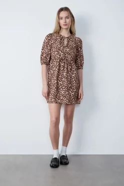 Vestido con lazada y estampado de leopardo