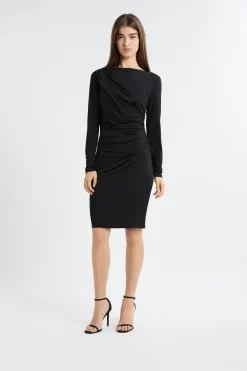 Vestido corto ajustado