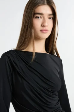 Vestido corto ajustado