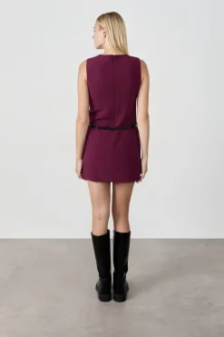 Vestido corto con cinturón