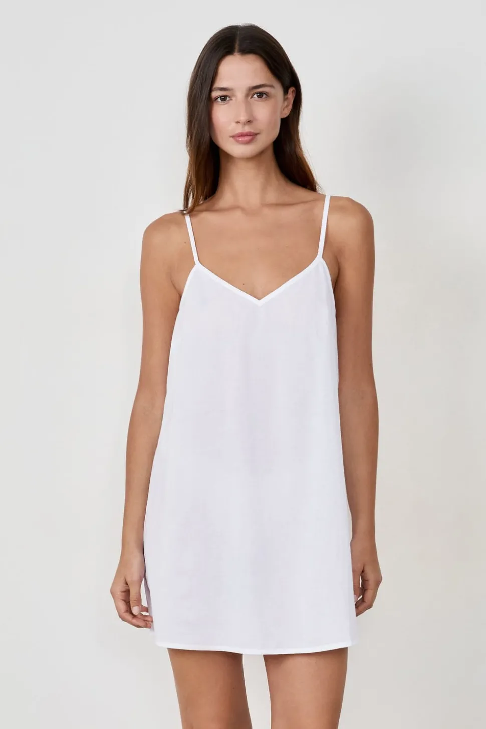 Vestido corto escote en V