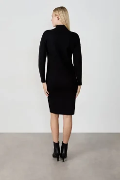 Vestido de largo medio con cuello alto