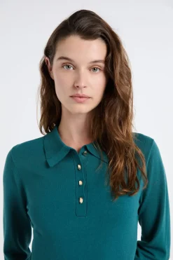 Vestido de manga larga con botones dorados