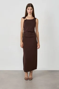 Vestido largo con abertura